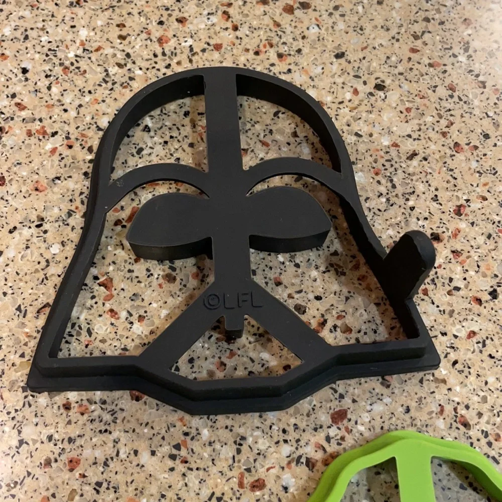 Star Wars Set Williams Sonoma Silicone Baking Molds Baby Yoda Darth Vader NEW